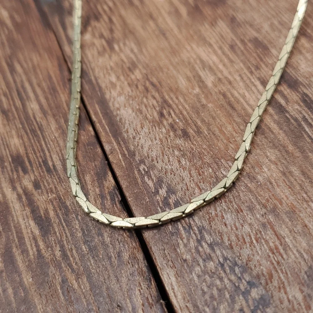 Ambassador necklace  gold‎ tone N3306